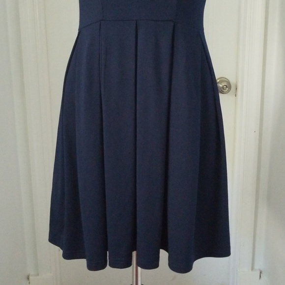 Tobi Low cut dress - Picture 3 of 7